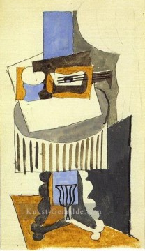 Stillleben sur un gueridon devant une fenetre ouverte 1919 kubist Pablo Picasso Ölgemälde